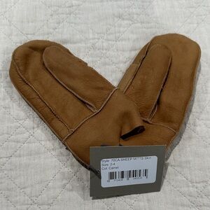 NWT- HutteliHut - Sheep Mitts - Camel